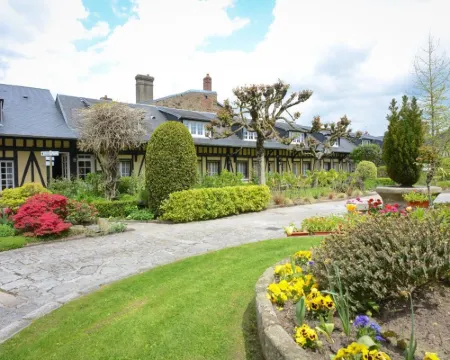 Hôtel de La Croix d'Or Hotels in Avranches