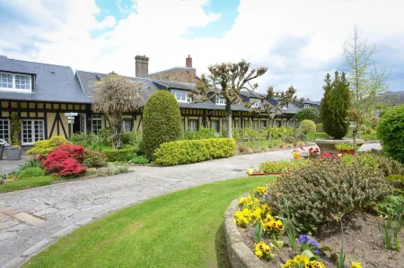 Hôtel de La Croix d'Or Отели в г. Авранш