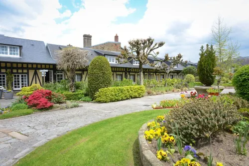 Hôtel de La Croix d'Or Hotels in Le Val-Saint-Père