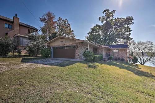 Hot Tub & Dock: Lakefront Home in Hot Springs - Wifi