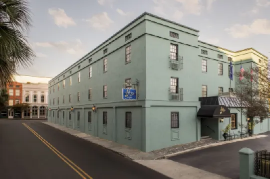 Indigo Inn Hotels near College of Charleston