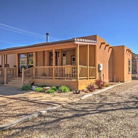 Beautiful Kanab Home w/ Yard - Walk to Restaurants