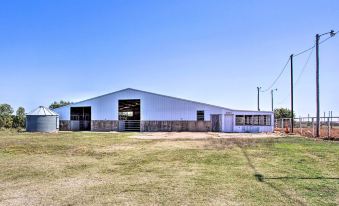 Ranch Getaway with Pool and Horse Stall Access!