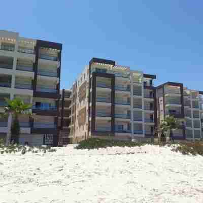 Beach Front Luxury Living Apartment Hotel Exterior