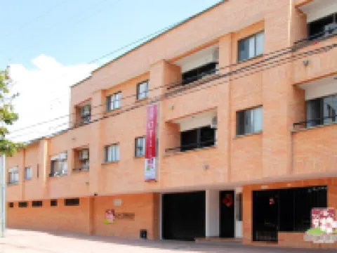 Apartahotel Los Cerezos Hotels near Benito Salas Airport