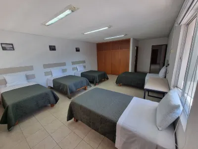 Residencia Ximatario Các khách sạn gần Teatrito La Carcajada