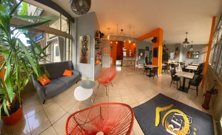 Rev HÔTEL Отели в г. Фожер