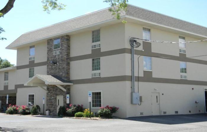 Gamble Farm Inn and Suites