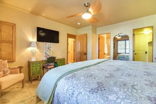 Walk to Santa Fe Plaza: Condo w/ Kiva Fireplace! - 4 tähden