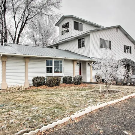 Spacious Gifford Retreat w/ Scenic Farmland Views
