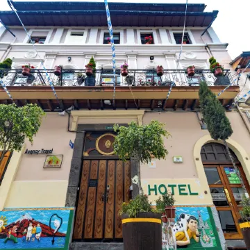 Friends Hotel & Rooftop - Historic Center & Museums