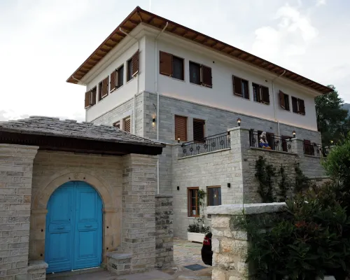 ブジティナソフィー ジロカストラのホテル