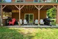 Elegant Riverfront Home - Pet Friendly! Hotels in Greig