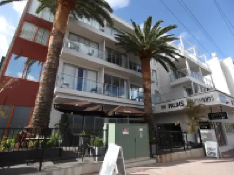The Palms Apartments Hotels near National Wine Centre of Australia