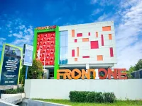 Front One Hotel Purwodadi - parkir