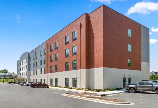 홀리데이 인 익스프레스 애쉬빌 우드핀의 실내 수영장