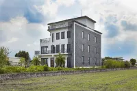 Lafika|Dao Villa Hotels near Waterfront Forest Story Zoo Area