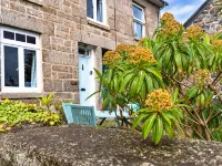 Cosy Mousehole Cottage with Sea Views Hotels in Mousehole