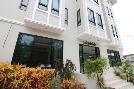 Calivefornia2016 Отели рядом с достопримечательностью «The Navel City Pillar of Chiang Rai»