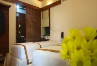 Flores Gallery Hotel