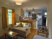 Newly renovated cottage in Clayton Historic District - a short drive to Raleigh