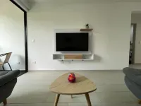 Modern 301 apartment w/AC + Parking