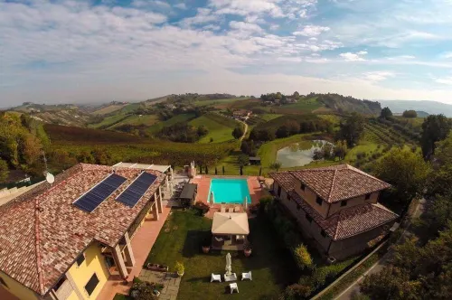 Agriturismo Acetaia Sereni Hotels in Tole