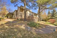 Flagstaff Townhome w/ View, Country Club Amenities - Apartments