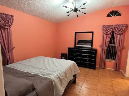 Relaxing 3 Bedroom Pool Home Отели в г. Ситрэс-Парк