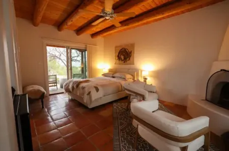 Peaceful Suite in Desert Inn- San Juan Queen Room