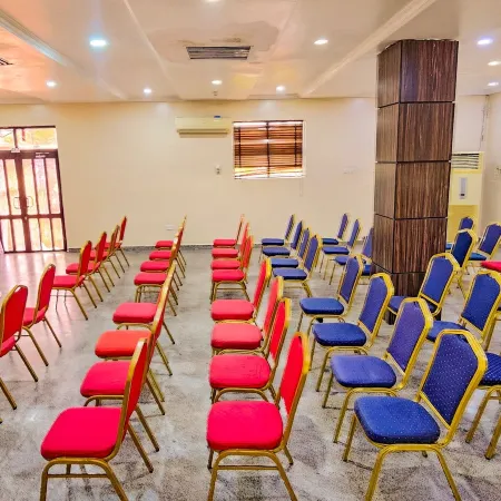 Villa Park Hotels