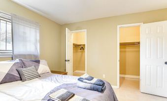 Quiet Houston Home w/ Porch - Near Park & Trails!