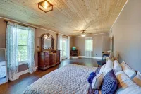 Lakefront West Sand Lake Home w/ Beach Access! - Homestays