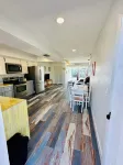Charming 2-bedroom waterfront townhome with WiFi, AC Hot Tub and dock