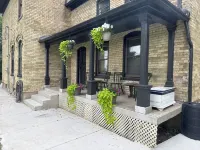 Historic 1867 Fox Mansion: Chef’s Kitchen, A/C, across from the swimming Quarry