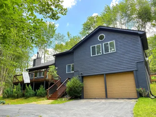 Private & pet-friendly mountain escape with fenced-in yard ✺ 2 miles to resort