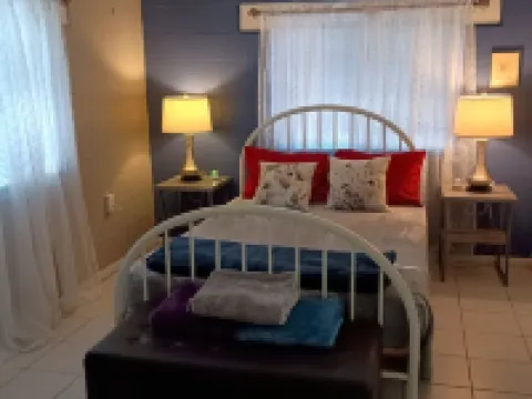 Sonoran Desert Charming 1930's Adobe House, Screened Porch. Hotels in Oracle