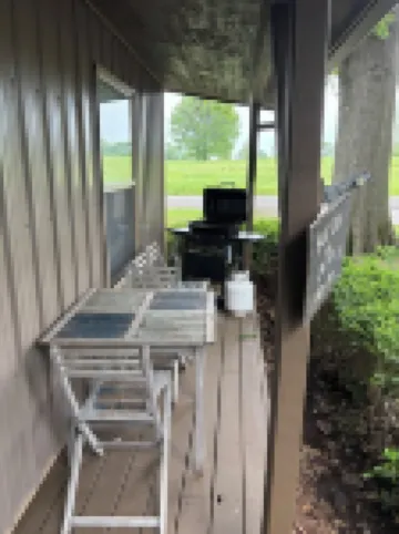 Grand Fish Inn on Wolf Creek with dock access - perfect getaway spot!