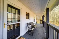 Pet-Friendly Spruce Pine Cabin w/ Private Fire Pit - Homestays