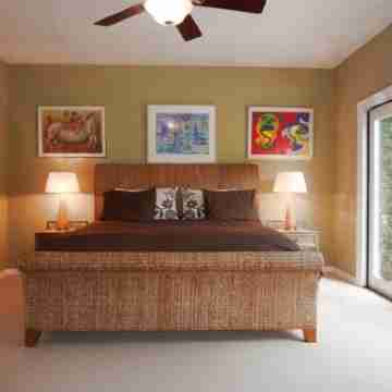 Ocean Views and Steps to Secluded Beach! Rooms