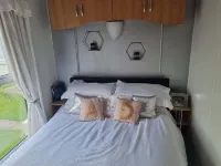 Caravan - Sleeps 8 Pet Friendly & Hot Tub - Villas
