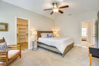 1 Mi to Riverfront: Darien Family Home - 3 tähden