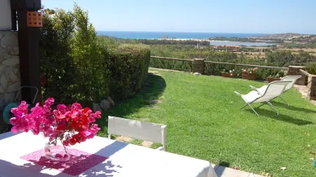 Spectacular sea view of the entire bay of Su Giudeu. King size bed +topper