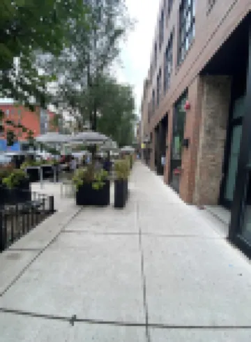 Modern 1-bedroom apartment with 1 FREE Parking, Whirlpool bathtub,Full Kitchen