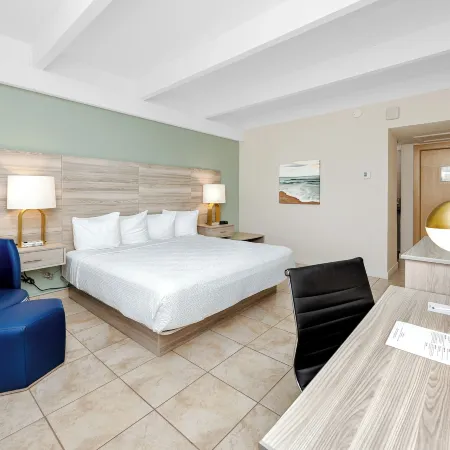 Best Western Plus Yacht Harbor Inn