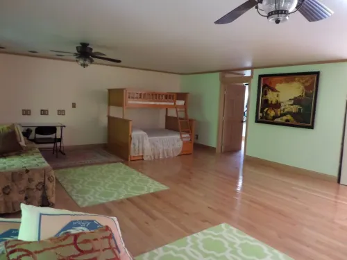 Large studio apartment near Buckeye Lake No smoking