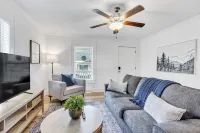 Charming 2BR Walkable to Swamp Rabbit Trail Hotels in Parker