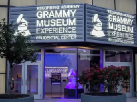 Stylish Secret: 1 FREE parking + walk to train & Redbull Arena, Sleep8, 20%OFF ハリソンのホテル