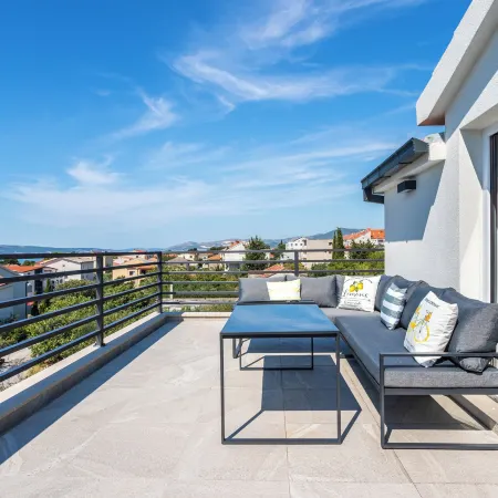 Luxury Apartment Marino Near Beach Отели рядом с достопримечательностью «ВМБ Лора»