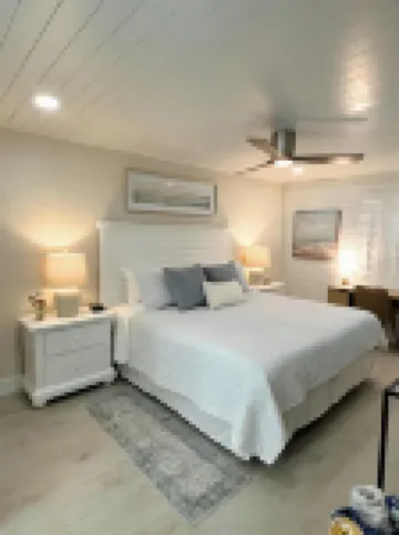 New Amazing Villa on water in charming Captiva